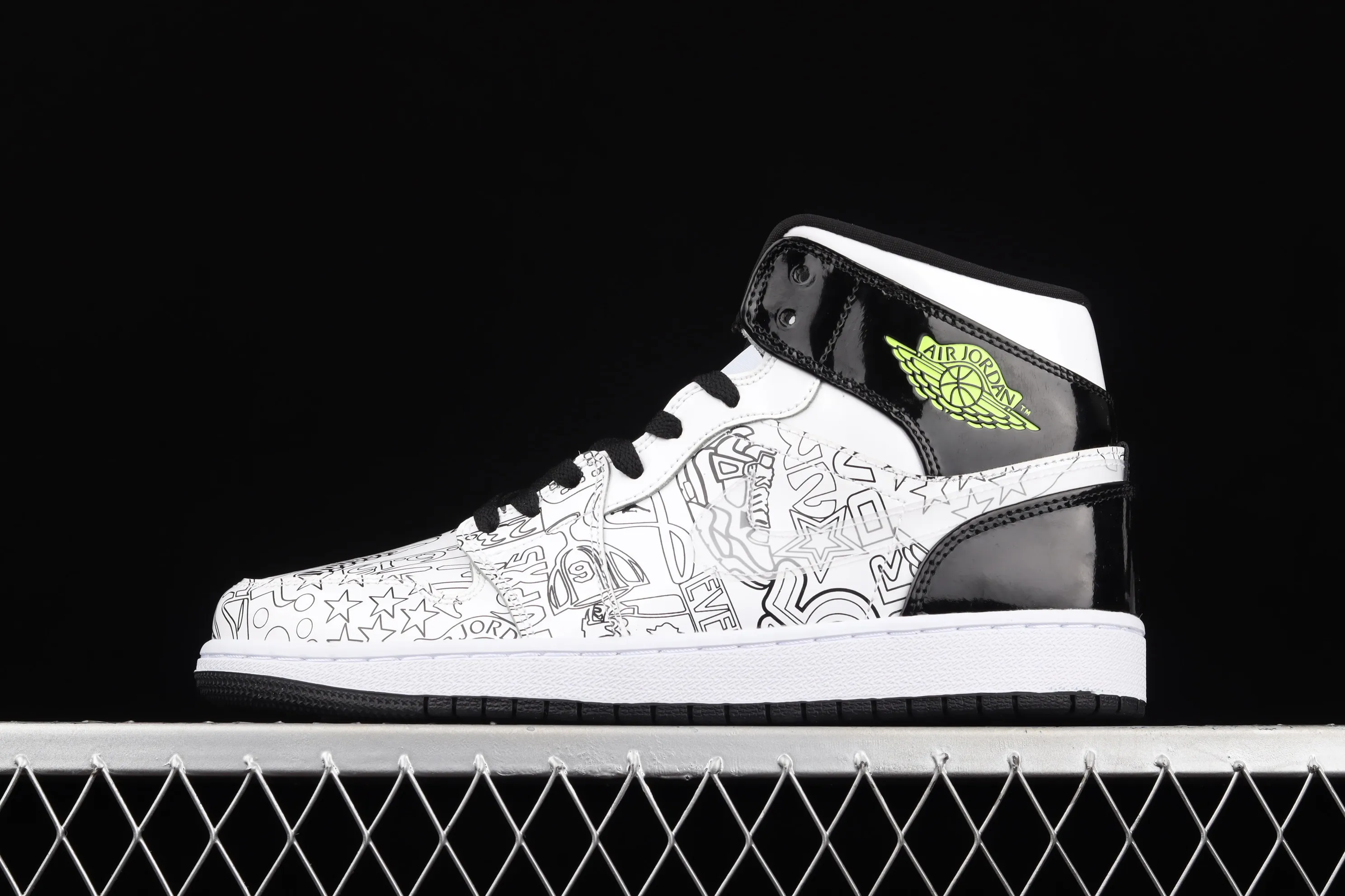 All categories Air Jordan Jordan series basketball shoes Air Jordan 1 Mid Air Jordan 1 Mid SE AJ1 Joe 1 white and black mid-top basketball shoes DC4099-100